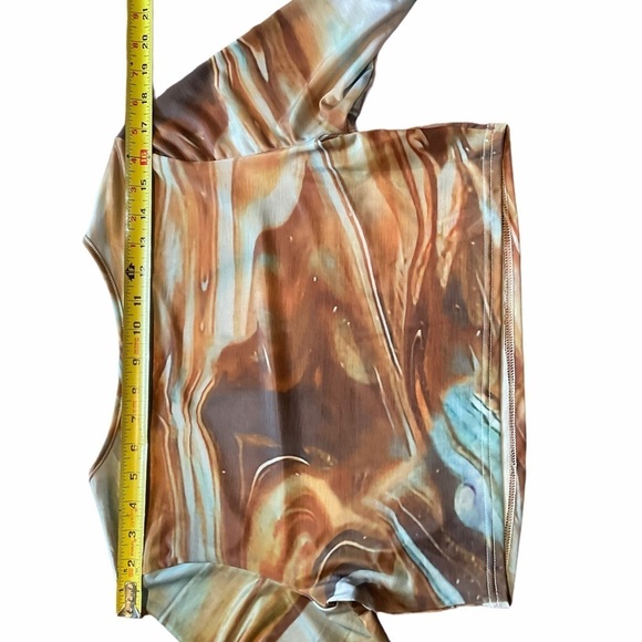 Long Sleeve Marble Print Crop Top - Picture 6 of 8